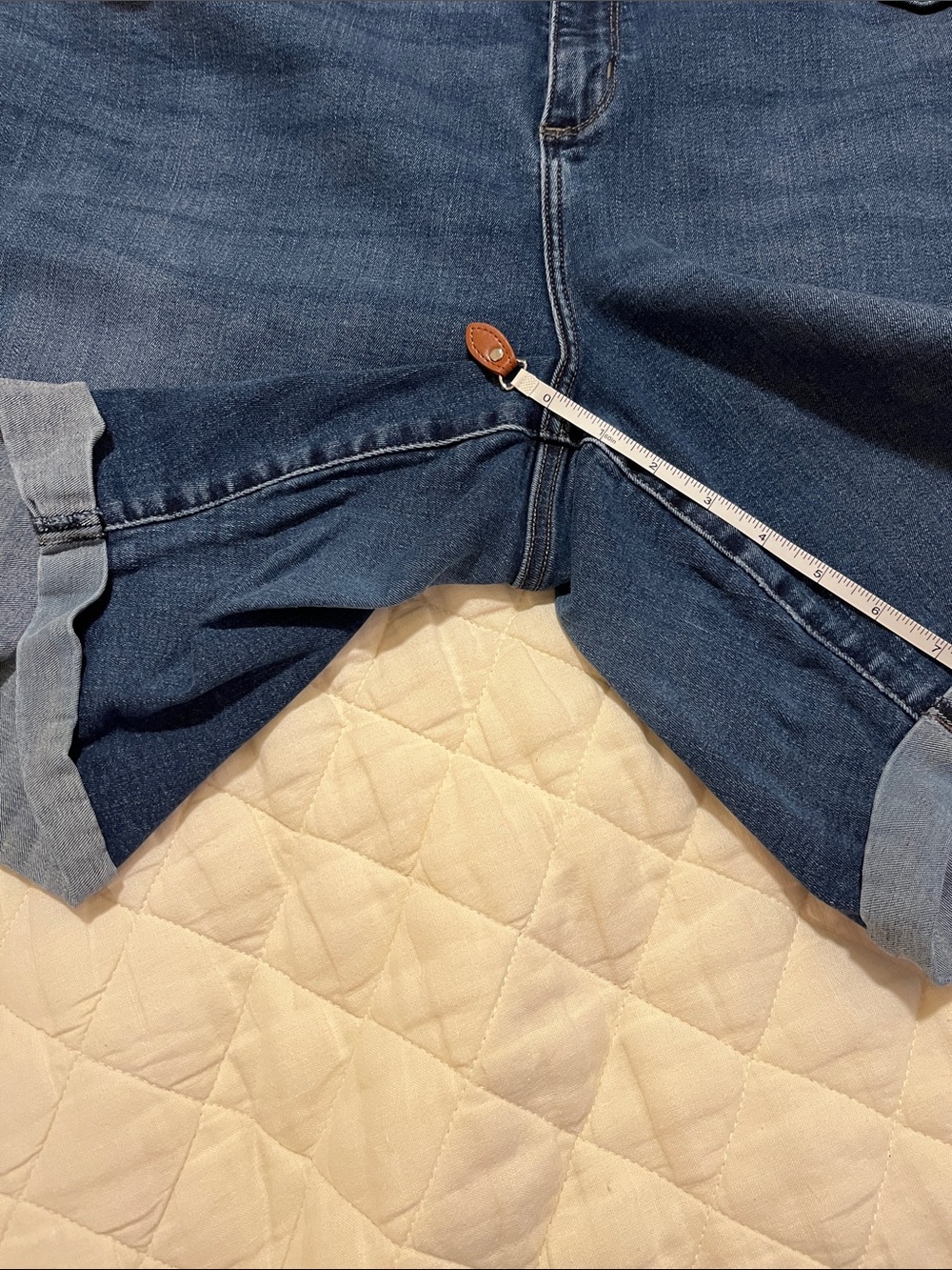 Universal Thread Mid Rise Bermuda 24 24W - Picture 3 of 6